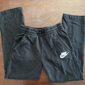 Boys Nike jogging pants youth size L